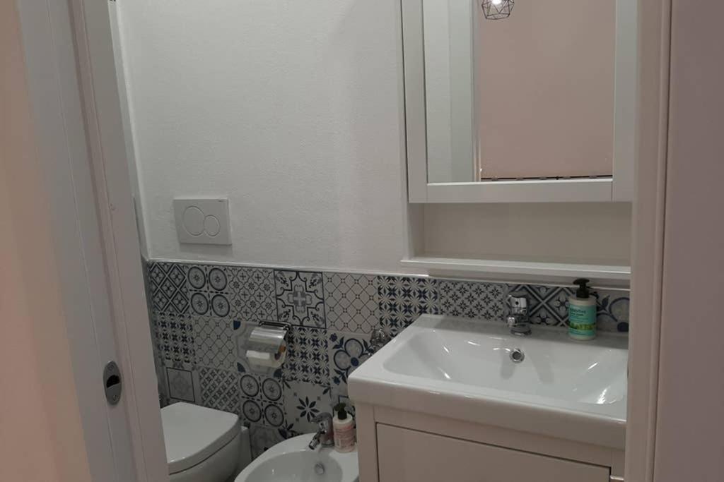 Casetta Alu' - Il Tuo Nido A Stampace Cagliari Exterior foto